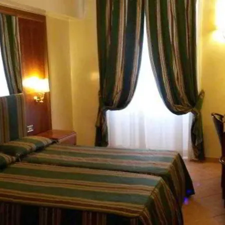 Raeli Archimede فندق 4*