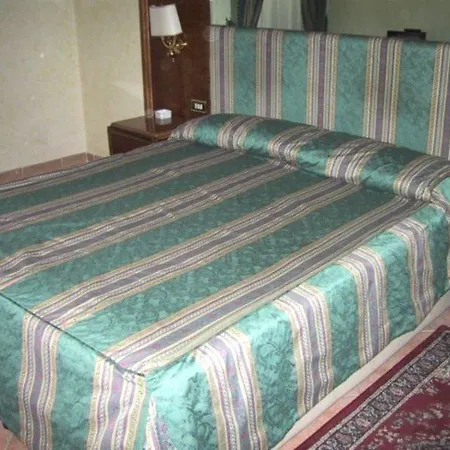 Raeli Archimede 4* روما