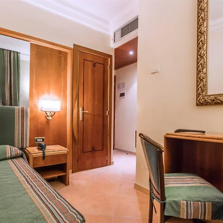 Raeli Archimede فندق 4*