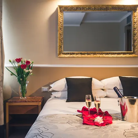 Raeli Archimede 4* روما