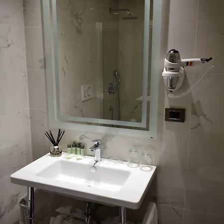 فندق Raeli Archimede 4*