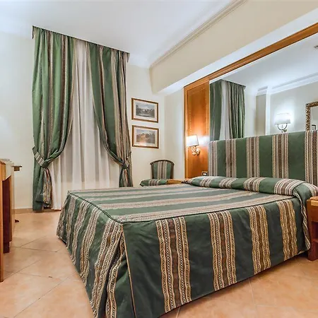 Raeli Archimede فندق 4*