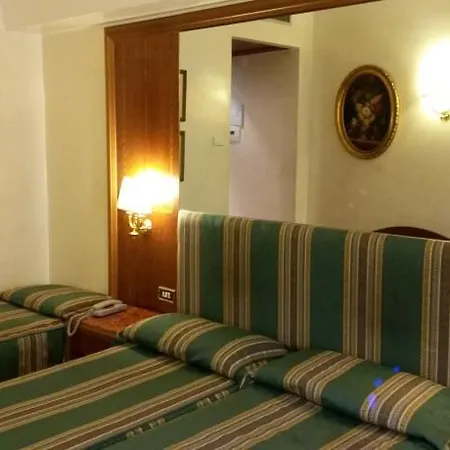 Raeli Archimede فندق 4*