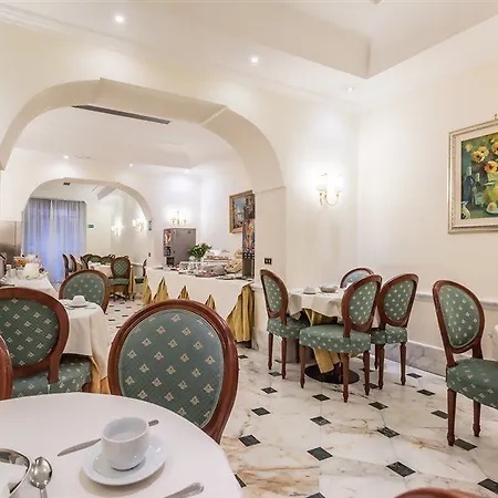 Raeli Archimede فندق 4*